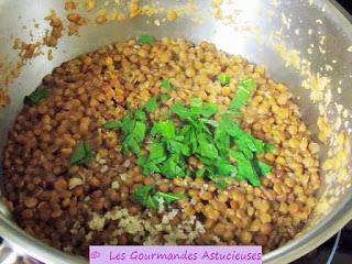Lentilles blondes et boulgour, sauce à la moutarde à l'ancienne sur lit de chou maritime (Vegan) Lentilles blondes et boulgour, sauce à la moutarde à l'ancienne sur lit de chou maritime (Vegan)