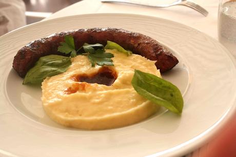 Saucisse de l'Aveyron, au couteau, bio, grillée © P.Faus Saucisse de l'Aveyron, au couteau, bio, grillée © P.Faus