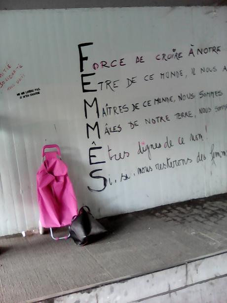 Femmes - Acrostiche - Street Arts - Seraing - Vie feminine