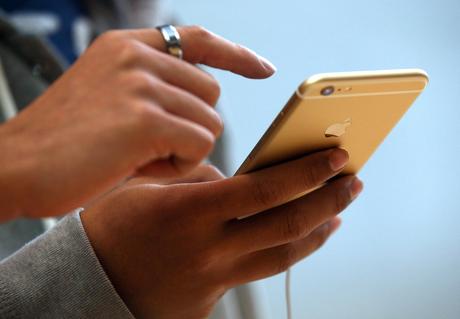 Les autorités russes de la concurrence s'interrogent sur le prix de l'iPhone