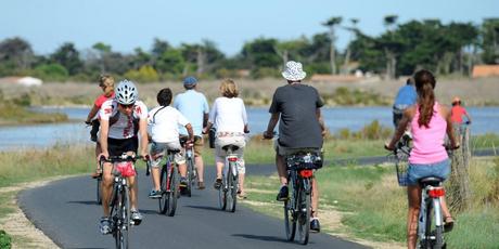 Charente-Maritime : l’été, l’île de Ré rayonne et souffre « Il faut désormais que nos élus misent sur le tourisme qualitatif et sensibiliser les touristes à la préservation des milieux et des espèces », confie Patrick Salez, conseiller municipal à La Flotte.