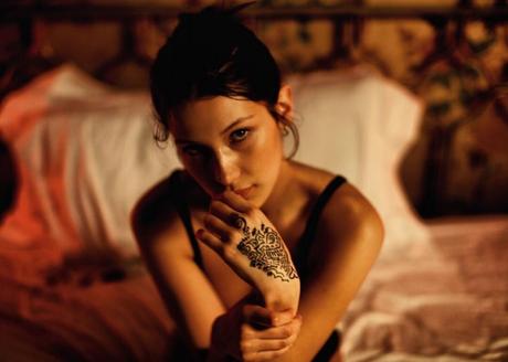 Bella Hadid par Tyler Ford bella-hadid-by-tyler-ford-for-visionaire-may-2016-folkr-04