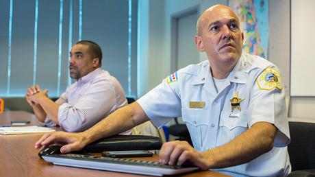 Prédire le crime en renforçant le profilage racial Jonathan Lewin, chef adjoint de la police de Chicago (Photo : Chicago Tribune).