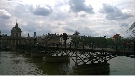 Carnets de voyage de l’Aica Sud Caraïbes n° 6, Paris en juin : le pont des arts, JR , le 104 La passerelle enchantée - sur le Pont des Arts 19 juin 2016, photo JS