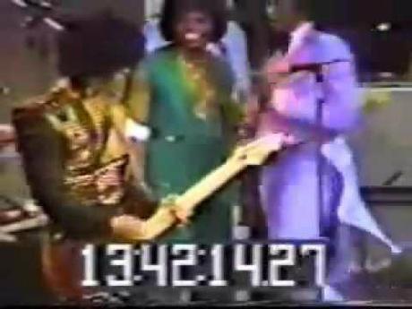 Remember: Michael Jackson, James Brown et Prince sur la même scène, le 20 août 1983 hqdefault