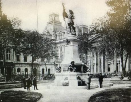 Place d'Armes, 1900 et 2016
