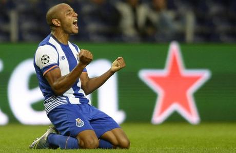 Mercato : Un club inattendu se fait recalé par Yacine Brahimi ! Mercato : Un club inattendu se fait recalé par Yacine Brahimi !
