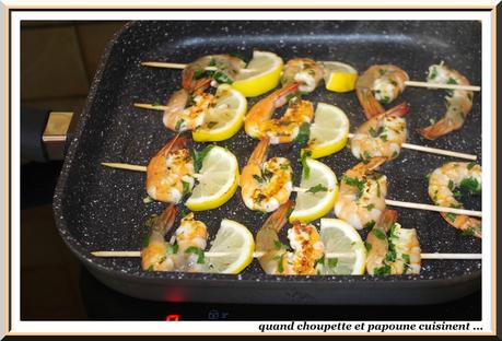 BROCHETTES DE GAMBAS ET SALADE DE GNOCCHI A LA ROQUETTE brochettes de gambas et salade de gnocchi-4190