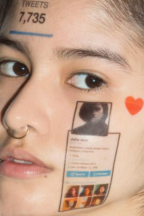 Cet artiste se fait tatouer les icônes des réseaux sociaux sur la peau