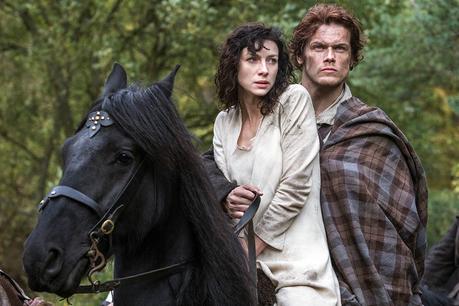 claire-and-jamie-riding-a-horse-outlander-wallpaper-3786