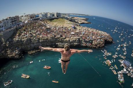 Artem Silchenko of Russia dives from the 27 metre platform during the fifth stop of the Red Bull Cliff Diving World Series in Polignano a Mare, Italy on August 28 2016. // Romina Amato/Red Bull Content Pool // P-20160828-02025 // Usage for editorial use only // Please go to www.redbullcontentpool.com for further information. //
