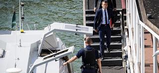 Macron : L’âge du capitaine