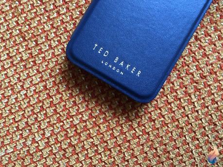 Étui Folio Ted Baker Hex Navy: élégance et minimalisme Étui Folio Ted Baker Hex Navy: élégance et minimalisme