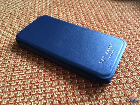 Étui Folio Ted Baker Hex Navy: élégance et minimalisme Étui Folio Ted Baker Hex Navy: élégance et minimalisme