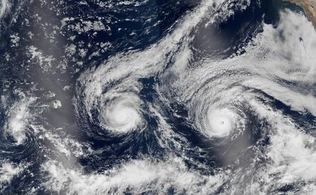 Lester et Madeleine, deux ouragans au-dessus du Pacifique photographiés le 30 août par le satellite Suomi/NPP