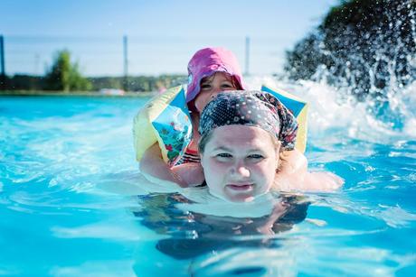 Vacances en Poitou Charentes à Six – 2° partie vacances 2016 - domaine de brassac - piscine