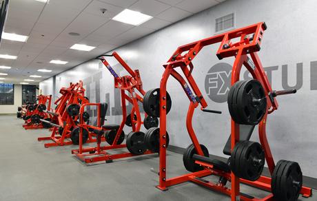Under Armour transforme une ancienne banque en salle de fitness Under Armour transforme une ancienne banque en salle de fitness