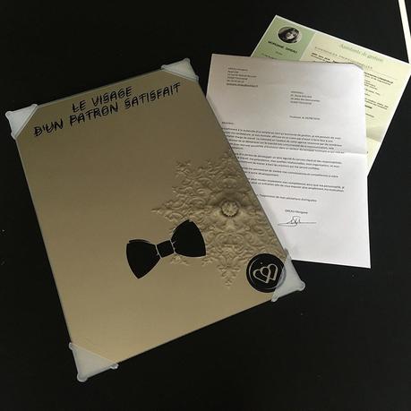 Cette jeune femme a eu l’idée d’envoyer un CV miroir Cette jeune femme a eu l’idée d’envoyer un CV miroir