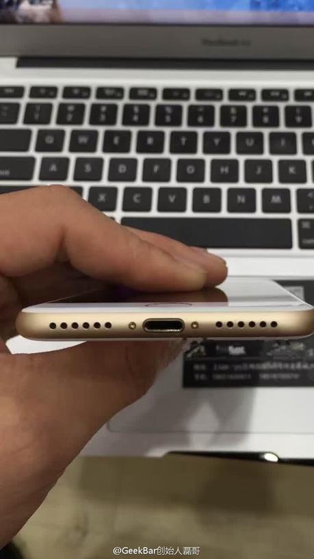 Encore de nouvelles photos et un vidéo du supposé iPhone 7/iPhone 6SE Encore de nouvelles photos et un vidéo du supposé iPhone 7/iPhone 6SE