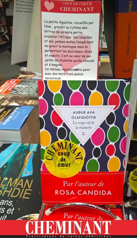 Le rouge vif de la rhubarbe X