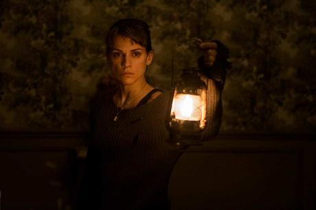 Au-Delà des Murs - La série événement se dévoile à travers un escape game interactif ! Saurez-vous trouver la porte rouge ? Au-Delà des Murs - La série événement se dévoile à travers un escape game interactif ! Saurez-vous trouver la porte rouge ?