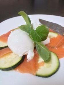 une entrée fraiche : carpaccio saumon courgette UNE RECETTE RAPIDE LE CARPACCIO SAUMON/COURGETTE