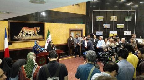 De la complaisance, de la lâcheté au courage et à la fermeté. De la complaisance, de la lâcheté au courage et à la fermeté.