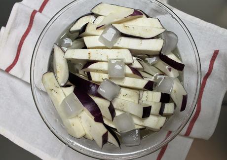 Faire des frites d’aubergine pas grasses, c’est possible ! (Astuce & Recette)