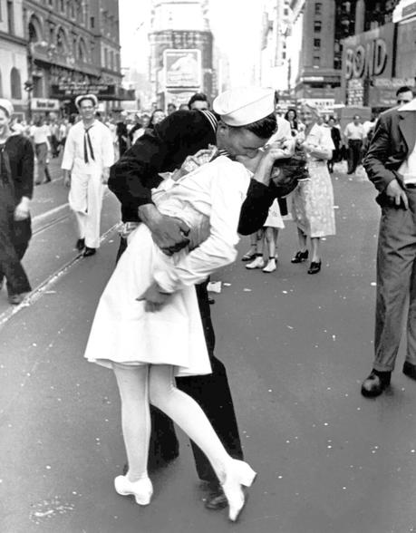 Le Baiser de V-J Day Le Baiser de V-J Day
