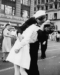 Le Baiser de V-J Day Le Baiser de V-J Day
