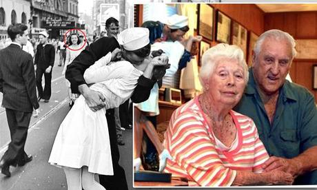 Le Baiser de V-J Day Le Baiser de V-J Day