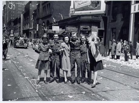 Le Baiser de V-J Day Le Baiser de V-J Day