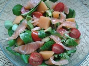 Salade d'avocat, melon, saumon