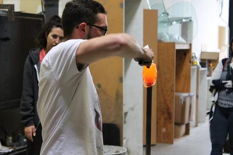 Vase Fall la fleur en valeur par Rémi Casado Vase Fall la fleur en valeur par Rémi Casado