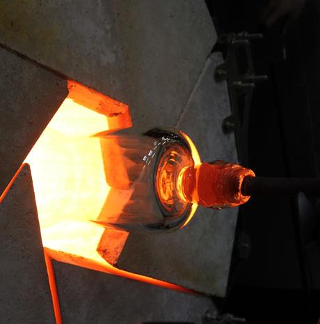 Vase Fall la fleur en valeur par Rémi Casado Vase Fall la fleur en valeur par Rémi Casado