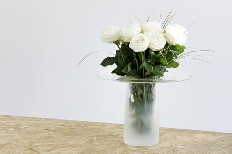 Vase Fall la fleur en valeur par Rémi Casado Vase Fall la fleur en valeur par Rémi Casado