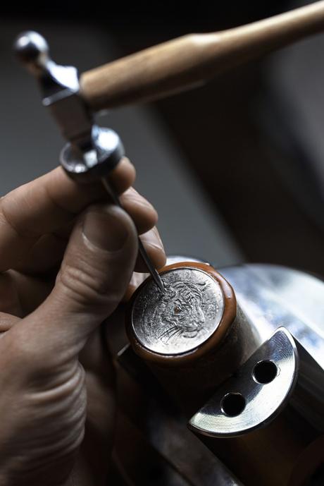 Hermès, Arceau Tigre Hermes_Higlights Baselworld 2016_Arceau Tigre_Pictures_Making of_Arceau Tigre Gravure-Engraving_2®JohannSauty