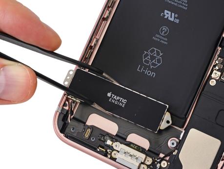 Savez-vous ce qui se cache sous le capot d’un iPhone 7 Plus ?