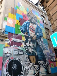 MANNEKEN PIS/ ou Bruxelles possède l'art d'émouvoir ! en vrai costumé et en street art!