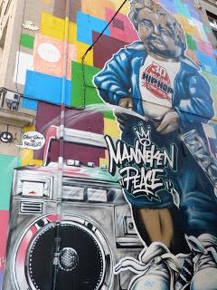MANNEKEN PIS/ ou Bruxelles possède l'art d'émouvoir ! en vrai costumé et en street art!