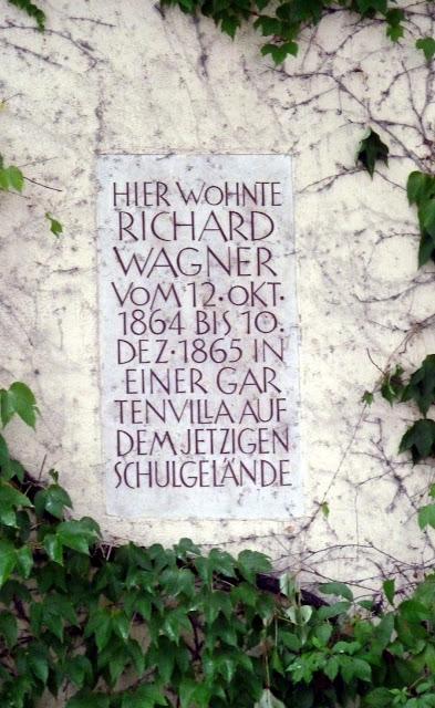 Richard Wagner sauvé de la vigne vierge à Munich