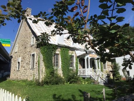 Ste-Anne-de-Bellevue: un petit village sur l'île de Montreal! Ste-Anne-de-Bellevue: un petit village sur l'île de Montreal!