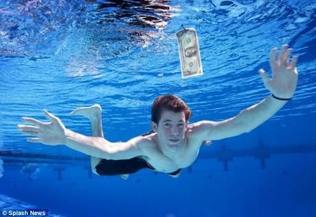 25 ans après, il reprend la pose 25 ans après, il reprend la pose