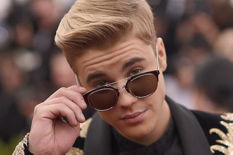 Choisir ses lunettes de soleil en fonction de la forme de son visage quelles-lunettes-de-soleil-pour-quelle-forme-de-son-visage-ovale-homme