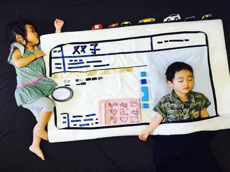 Cette maman japonaise s’est amusée à transformer ses enfants pendant qu’ils dorment