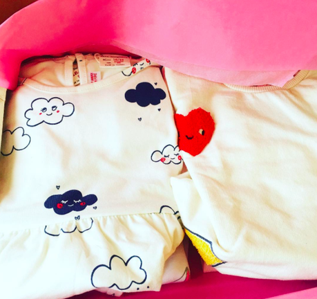 Zara, Gap, H&M, Jacadi, Petit Bateau… Ça taille comment les vêtements de bébés ?