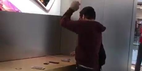 Surréaliste... Il fracasse des iPhone, iPad dans un Apple Store avec une boule de pétanque