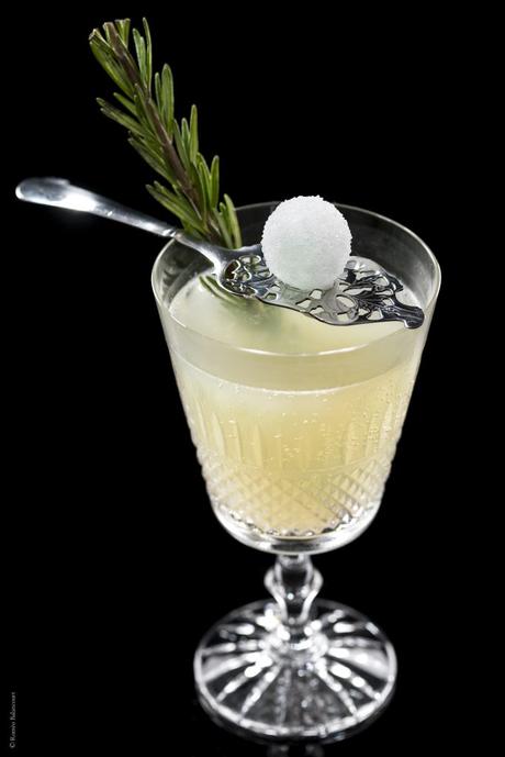 cocktail-la-main-verte-le-bar-botaniste-shangri-la-hotel-paris-romeobalancourt