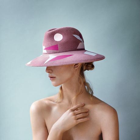 CHAPEAUX : Laura Apsit Livens Laura-Apsit-Livens-1