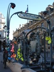 street, art, street art, art de rue, rue, ville, paris, city, papillon, butterfly, métro, metro, subway, underground, colors, colours, couleurs